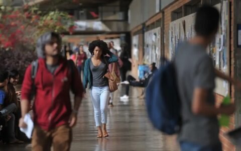 Mais de 54% dos graduandos já abandonaram curso para cuidar dos filhos