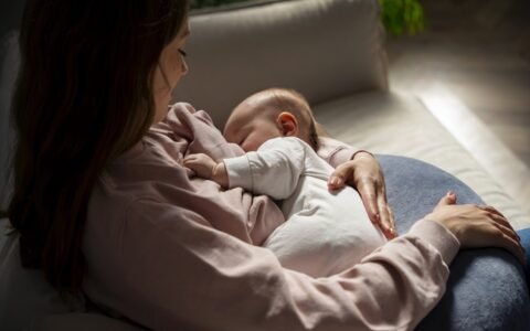 SAÚDE DA MULHER Agosto Dourado: volta ao trabalho não precisa significar o fim da amamentação