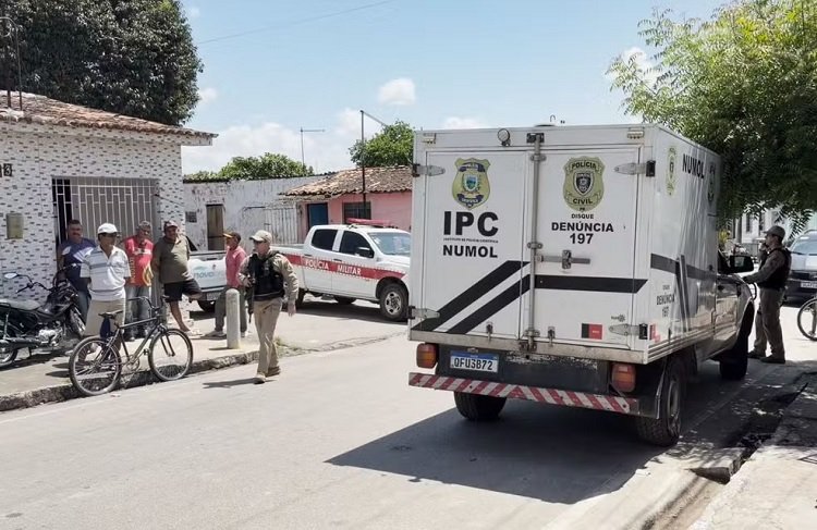 Mulher é morta a tiros dentro de casa, em Pedras de Fogo; polícia investiga feminicídio