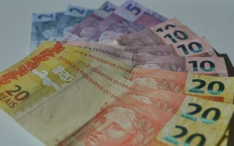 Salário mínimo pode chegar a R$ 1.741 em 2027, prevê governo