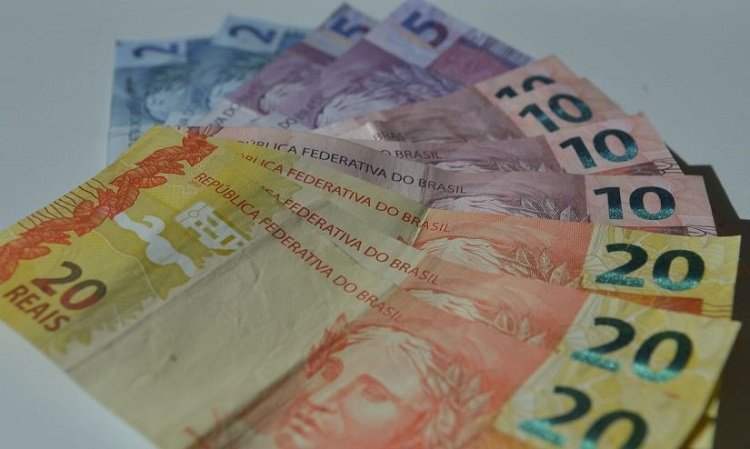 Salário mínimo pode chegar a R$ 1.741 em 2027, prevê governo