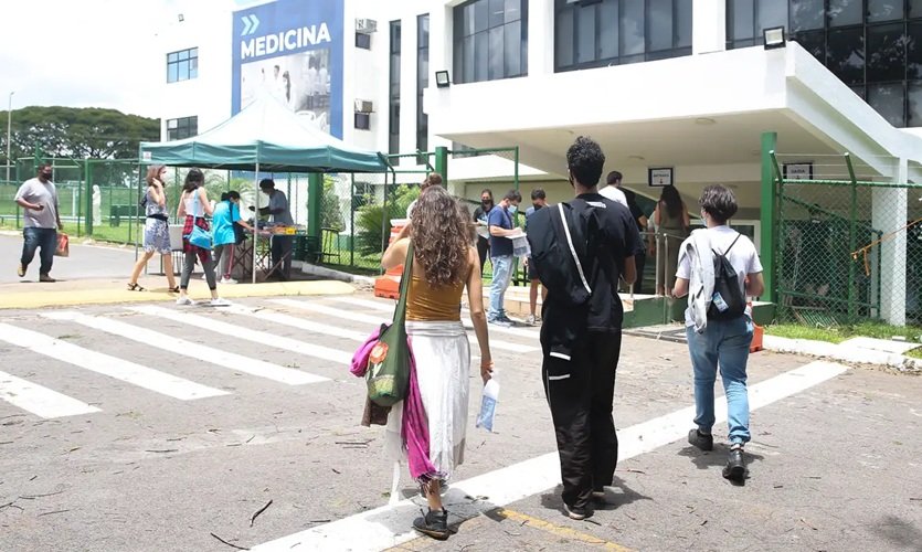 Estudantes devem ficar atentos ao prazo para renegociar dívidas do Fies com descontos