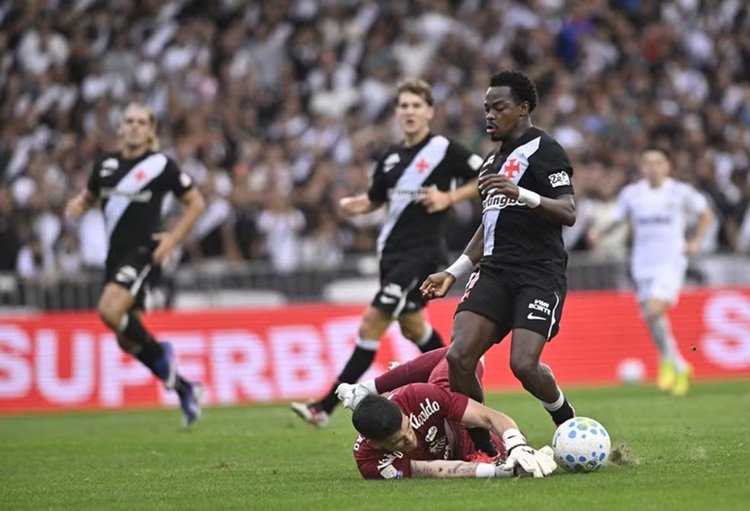 Análise: Vasco se afunda no Z-4 e precisa resolver urgências no elenco antes que seja tarde demais