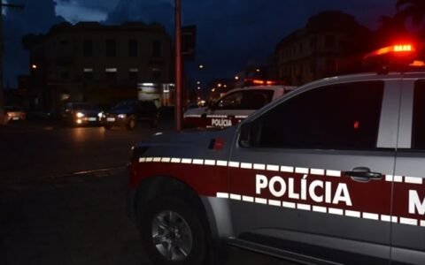 Homem é perseguido e morto a tiros em frente a escola no Seridó da PB