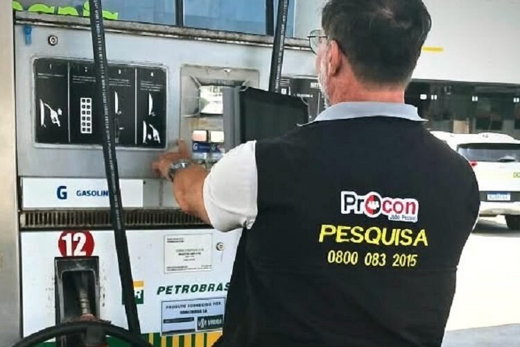Menor preço do álcool volta a cair em pesquisa do Procon-JP; diferença no litro da gasolina é de R$ 0,51