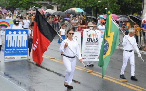 Idosos do Cras de Mangabeira participam do desfile cívico na Avenida Josefa Taveira